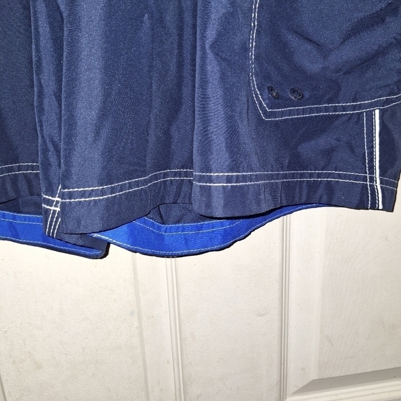 Speedo swimming trunks size large - Picture 2 of 6